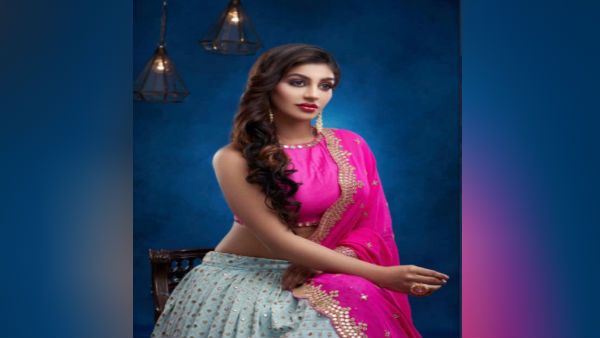 பிங்க் உடையில் பிக்பாஸ் நடிகை.. செல்லாது செல்லாது வேற ஸ்டில்தான் வேணும்.. அடம் பிடிக்கும் ஃபேன்ஸ்!