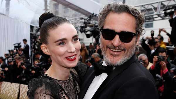 லாக்டவுன் லீலைகள்.. கரீனா கபூர் மட்டும் இல்லைங்க.. இத்தனை பிரபலங்கள் கர்ப்பமாக ஆகியிருக்காங்களாம்!