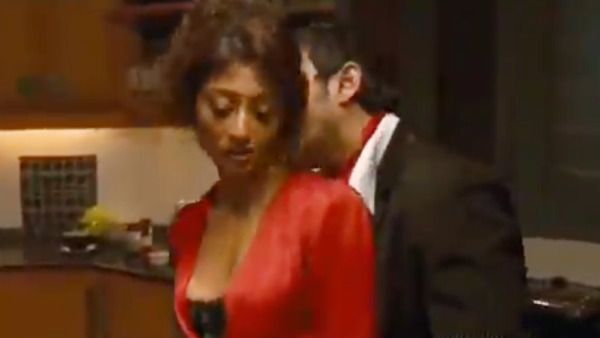 18+: கிட்சன் டூ பாத்ரூம் வரை.. எல்லா இடத்தையும் பெட் ரூம்மாக்கி ரகளை.. ஹேட் ஸ்டோரியின் பகீர் காட்சி!