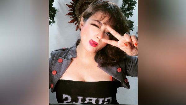 'ஓ போடறதெல்லாம் இருக்கட்டும்.. கொஞ்சம் நல்ல டிரெஸ்சா போடுங்க..' ஹீரோயினை கலாய்க்கும் ஃபேன்ஸ்!