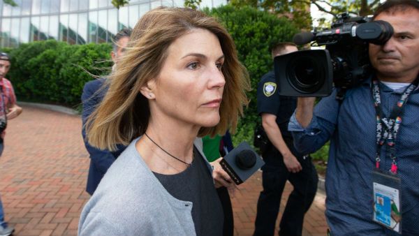 மோசடியில் ஈடுபட்ட பிரபல நடிகைக்கு 2 மாதம் சிறை.. தண்டனையை கேட்டதும் கண்ணீர் விட்டு கதறல்!