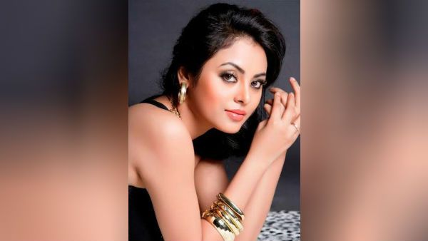 நடிகை மீனாட்சிக்கு இன்று பிறந்தநாள்.. குவியும் வாழ்த்துக்கள் !