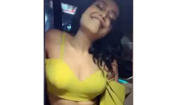 அரைகுறை உடையில் காருக்குள் கெட்ட ஆட்டம் போட்ட பாடகி.. ரசிகர்கள் அதிருப்தியால் வீடியோவை நீக்கினார்!