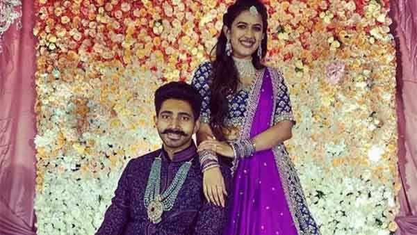 லாக்டவுன் விழா.. சொந்தங்கள் முன்னிலையில்.. பெரிய குடும்பத்து ஹீரோயினுக்கு திடீர் நிச்சயதார்த்தம்!