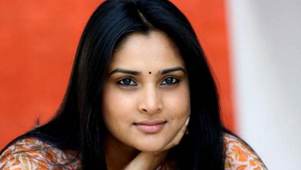 ”நான் வந்துட்டேன்னு சொல்லு”.. ஒரு வருஷத்துக்கு பிறகு மீண்டும் சமூக வலைதளம் வந்த நடிகை ரம்யா!