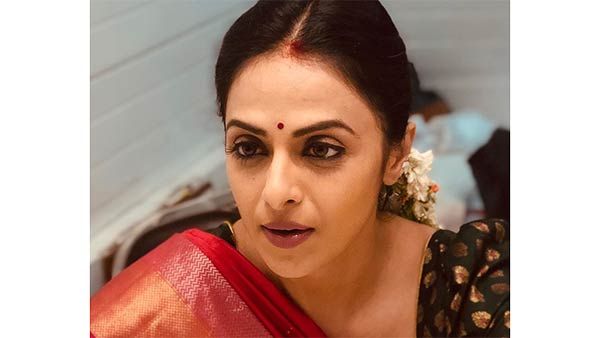 டிவிட்டரில் இணைந்த விஜய் பட ஹீரோயின்.. வந்த கையோட செய்த வேலைய பாருங்க!