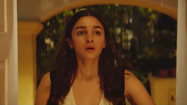 ஆலியா பட்டால் வந்த வினை.. சடக் 2 டிரெய்லரை காரித் துப்பிய நெட்டிசன்.. உலகிலேயே அதிக டிஸ்லைக்குகள்!