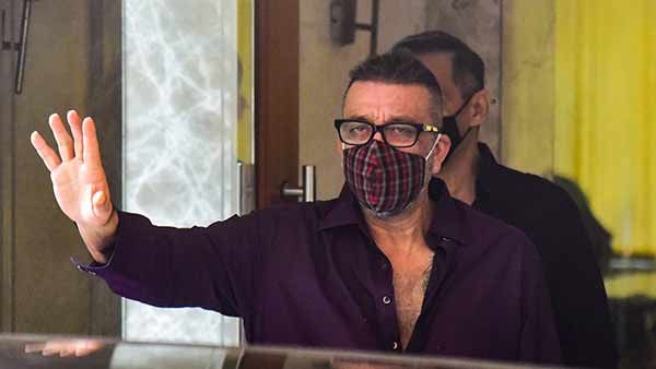 நடிகர் சஞ்சய் தத் மருத்துவமனையில் திடீர் அனுமதி.. எனக்காக பிரார்த்தனை செய்யுங்கள் என உருக்கம்!