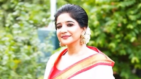 மெரூன் பார்டர்.. வெள்ளை பட்டு.. கொண்டை.. கூலிங்கிளாஸ்.. வேற லெவலில் அசத்தும் பிக்பாஸ் பிரபலம்!