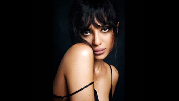 இந்திய ஏஞ்சலினா ஜோலியாம்ல! கருப்பு கிளாமரில் மணிரத்னம் பட நடிகை.. நீங்களுமா என வியக்கும் ஃபேன்ஸ்!