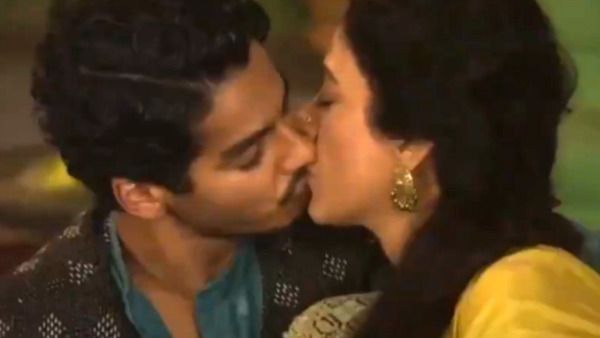 18+: இளைஞருடன் படுக்கையில் தபு செஞ்ச தப்பு.. தீயாய் பரவும் எ சூட்டபிள் பாய் சீரிஸின் ஜிலீர் காட்சி!