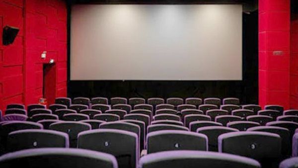 லாக்டவுனுக்கு பிறகு மக்களை தியேட்டருக்கு இழுக்க பாலிவுட் பலே திட்டம்.. என்னன்னு பாருங்க!