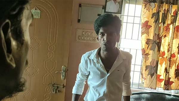 அந்த பயம் இருக்கட்டும்.. கொரோனா எப்படியெல்லாம் யூசாகுது.. சிரிக்க வைக்கும் குறும்படம்.. திருடர்!