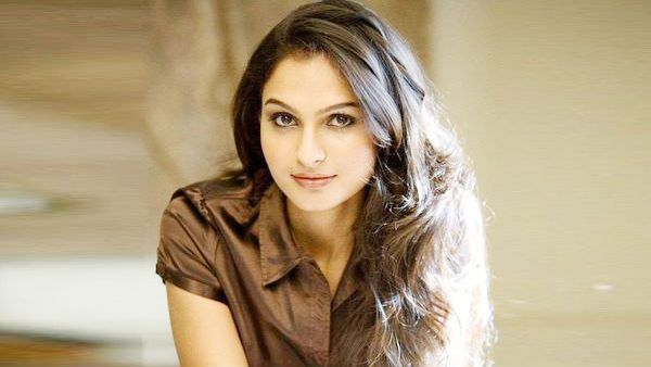 அவர் ஹீரோ.. நீங்கதான் ஹீரோயின்.. நடிகை ஆண்ட்ரியாவை கமிட் பண்ண வந்த டுபாக்கூர் தயாரிப்பாளர்!