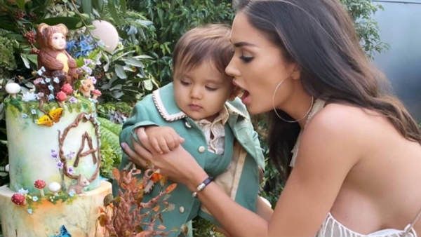 குழந்தையோட பிறந்தநாளுக்கு இவ்ளோ கேவலமாவா டிரெஸ் போடுவீங்க.. எமி ஜாக்சனை வெளுக்கும் நெட்டிசன்கள்!