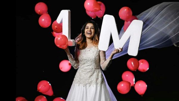 அட.. நம்ம குட்டி நயனுக்கு இத்தனை லட்சம் ஃபாலோயர்ஸா.. கெத்துதான் போங்க!