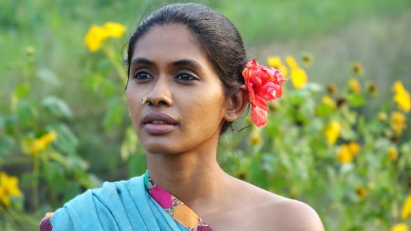 காலாவில் அப்படி கெத்து காட்டிய நடிகையா இது.. ஜாக்கெட் இல்லாமல்.. ஆளே அடையாளம் தெரியலையே!