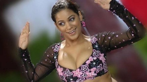 ‘மீனா குமாரி‘ முமைத்கானுக்கு இன்று பிறந்தநாள்.. பிரபலங்கள் வாழ்த்து !