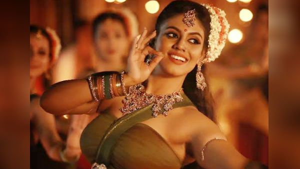 கேரளா சாரீ..ஜிலேபி கொண்டை.. இனியாவின் கலக்கல் பிக்ஸ்..கவிதையால் வர்ணிக்கும் ரசிகர்!