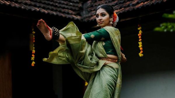 கிளாசிக்கல் டான்ஸில் கலக்கும் லட்சுமி மேனன்.. அசந்து போன ரசிகர்கள்!