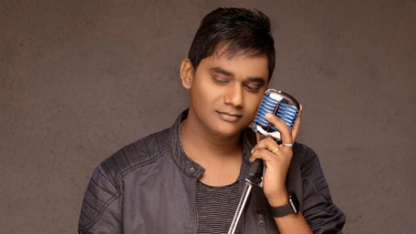 வாட்ச் ஆர்டர் செய்தவருக்கு வந்தது கற்கள்.. ஆன்லைனில் அதிரடி மோசடி.. பிரபல இசை அமைப்பாளர் புகார்!