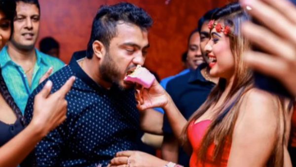 மறக்க முடியவில்லை.. இலங்கை அழகிக்காக உருகும் இளைஞர்.. லிப்லாக் போட்டோக்களை வெளியிட்டு உருக்கம்!