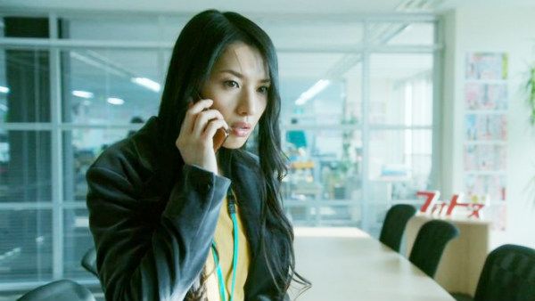 அடக் கடவுளே.. 36 வயது இளம் நடிகை தூக்கிட்டுத் தற்கொலை.. என்ன தான் ஆச்சு சினிமா உலகிற்கு?