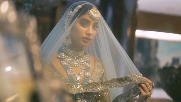 மணப்பெண் கோலத்தில் ஜான்வி கபூர் .. அட்டகாசமான புகைப்படம் உள்ளே.. வலிமை அப்டேட்டை கேட்ட ரசிகர்!