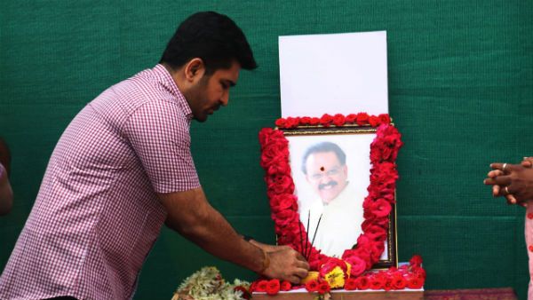 ஷூட்டிங் ஸ்பாட்டில் அஞ்சலி.. எஸ்.பி. பாலசுப்ரமணியத்துக்கு விஜய் ஆண்டனி இறுதி மரியாதை!