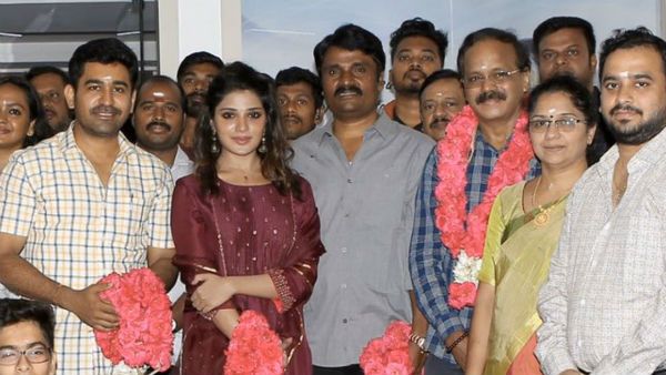 விஜய் ஆண்டனி, ஆத்மிகாவின் அரசியல் த்ரில்லர் படத்தின் ஷூட்டிங் ஆரம்பம்.. இதுதான் டைட்டிலா?