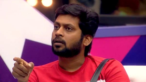 பேச்சுப் பேச்சாத்தான் இருக்கணும்.. மொட்டை அங்கிளுடன் சமரசம் பேசும் ரியோ.. விட்டா அழுதுடுவார் போல!