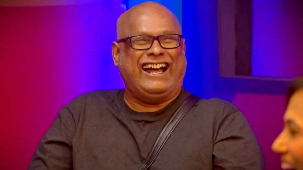 என்னடா அன்சீனுக்கெல்லாம் புரமோவா.. பாவம் வேல்.. விக்ரம் வேதா விஜய்சேதுபதி மாதிரி சிரிக்கும் மொட்டை!