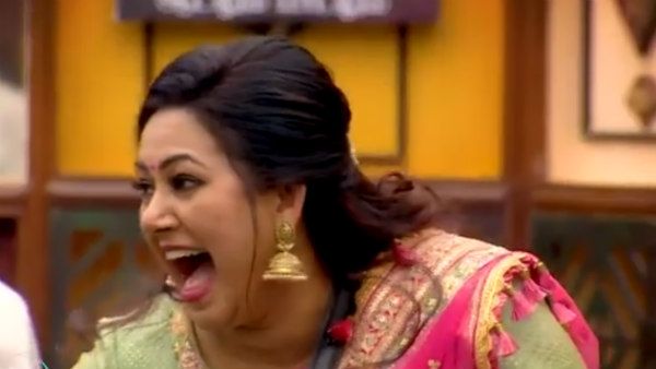 அர்ச்சனாம்மா.. சிரிக்காதம்மா.. பிக்பாஸ் குடோனு விரிசல் விட்டுடபோகுது.. கதறவிடும் நெட்டிசன்ஸ்!