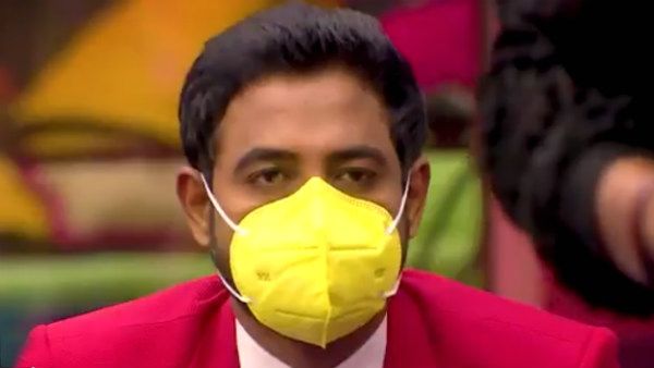 பிக் பாஸ் வீட்டில் ஃபேவரிஸம் இருக்கு.. முகமூடி கொடுத்ததும் டென்ஷனான ஆரி.. என்ன சொன்னார் தெரியுமா?