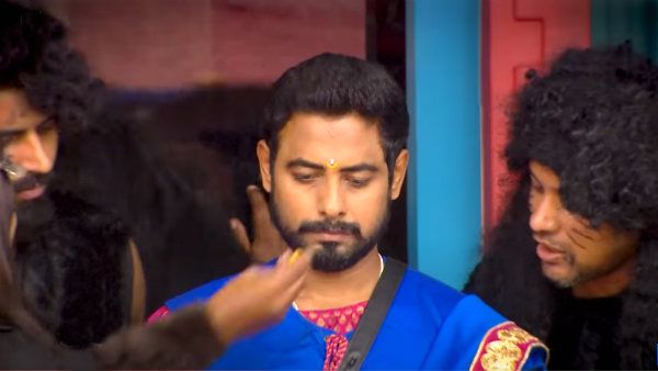 ஆரஞ்சு பழத்தை வச்சு கண்ணுல அடிச்சிட்டாங்க.. கடுப்பான ஆரி.. கண்டுக்காம அவுட்டாக்கிய பிக் பாஸ்!