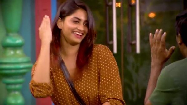 என்ன டிராக் மாறுது.. அவரு வேற மினி சினேகன் ஆச்சே.. ஷிவானி செல்லம் பார்த்து பத்திரம்.. அடுத்த புரமோ!