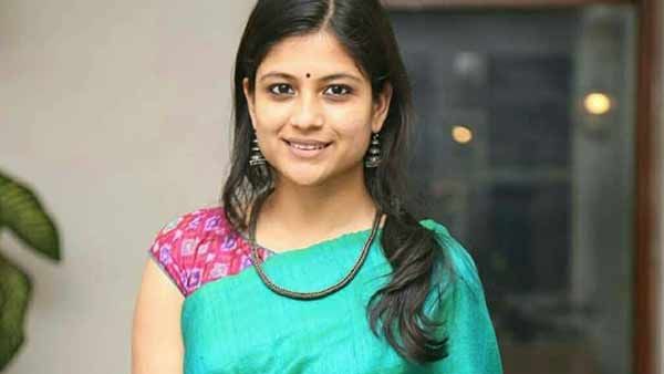 அதிகாரிகளுடன் காரசார வாக்குவாதம்.. முகக்கவசம் அணியாமல் காரில் சென்ற பிரபல நடிகைக்கு அபராதம்!