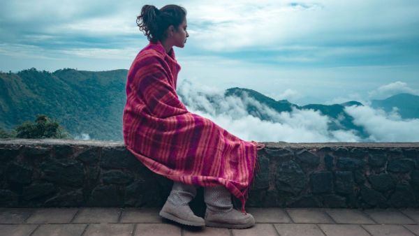 மேகத்துக்கு மேல.. உயரத்தில் நிற்கும் அமலா பால்.. நவராத்திரி பற்றி அப்படி ஒரு பதிவு!