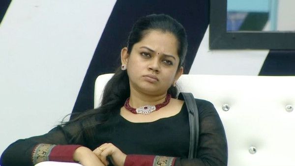 இவங்க..பிக்பாஸ் சீசன் 4 ஜூலியா.. அனிதாவை பங்கமாக கலாய்க்கும் நெட்டிசன்ஸ் !