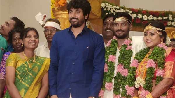 ரெமோ, சுல்தான் பட இயக்குனர் திடீர் திருமணம்.. மணமக்களை நேரில் வாழ்த்திய நடிகர் சிவகார்த்திகேயன்!