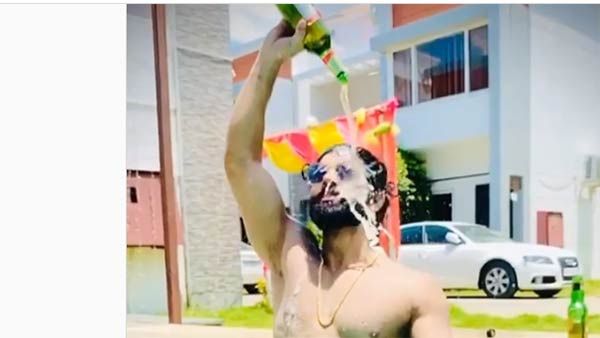 குடியும் கும்மாளமுமாய் இருந்த பாலாஜி.. இன்ஸ்டாவில் போட்டோக்கள் வீடியோக்கள் அதிரடியாய் நீக்கம்!