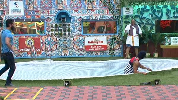 7 கல் விளையாட்டு.. பிக் பாஸ் வீட்டு நீச்சல் குளத்தில் விழுந்த பாலாஜி.. என்ன ஆச்சு தெரியுமா?