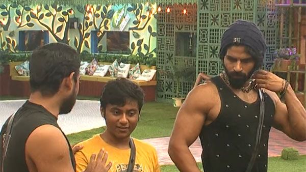 திருட்டுப்பய சார் இந்த பாலாஜி.. ரம்யா பாண்டியனிடம் வசமா மாட்டிக்கிட்டாரு.. உஷார் இல்லாத ஆஜீத்!