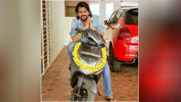 எல்லா வண்டியும் நல்லா ஓடணும்.. ஆயுத பூஜை.. வண்டிக்கு பூஜை போட்ட கவின்.. குவியுது லைக்ஸ்!