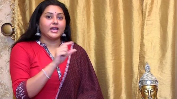 அது ஒரு கேம் ஷோங்க.. ரியாலிட்டி எல்லாம் கிடையாது.. பிக் பாஸ் நிகழ்ச்சி குறித்து நமிதா பேட்டி!