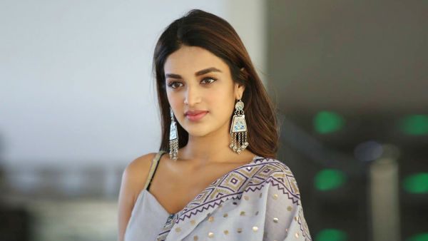 முதல்ல கிரிக்கெட் வீரர், இப்போ இவர்.. அந்த இளம் ஹீரோவை காதலிக்கிறாரா சிம்பு ஹீரோயின்?