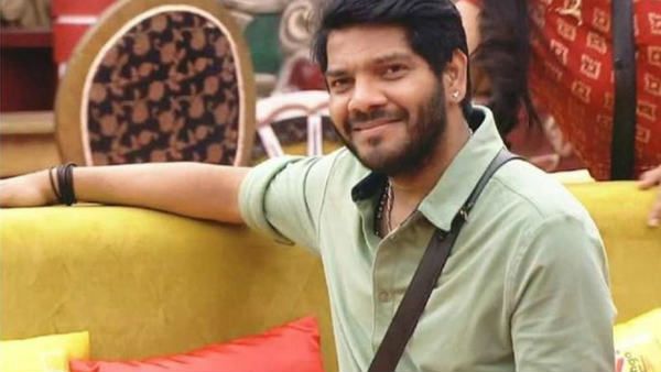 கொரோனா காரணமா..? பிக் பாஸ் வீட்டில் இருந்து திடீரென வெளியேறிய அந்த பிரபலம்.. ரசிகர்கள் வியப்பு!