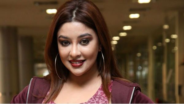 பாலியல் புகார் விவகாரம்.. பம்மிய பாயல் கோஷ்.. பகிரங்க மன்னிப்பு கேட்டார்.. தள்ளுபடியானது வழக்கு!