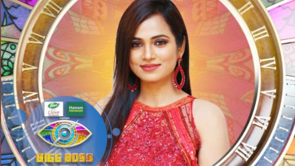 ஒரு வழியா வந்துட்டாங்க அந்த இடுப்பழகி.. யாரெல்லாம் விழ போறாங்களோ.. அசத்தலாய் வந்த ரம்யா பாண்டியன்!