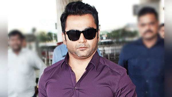 நடிகை மீது புகார் கொடுத்த ஹீரோ.. வெளிநாடு செல்ல முயன்றபோது ஏர்போர்ட்டில் கைது.. சரமாரி விசாரணை!